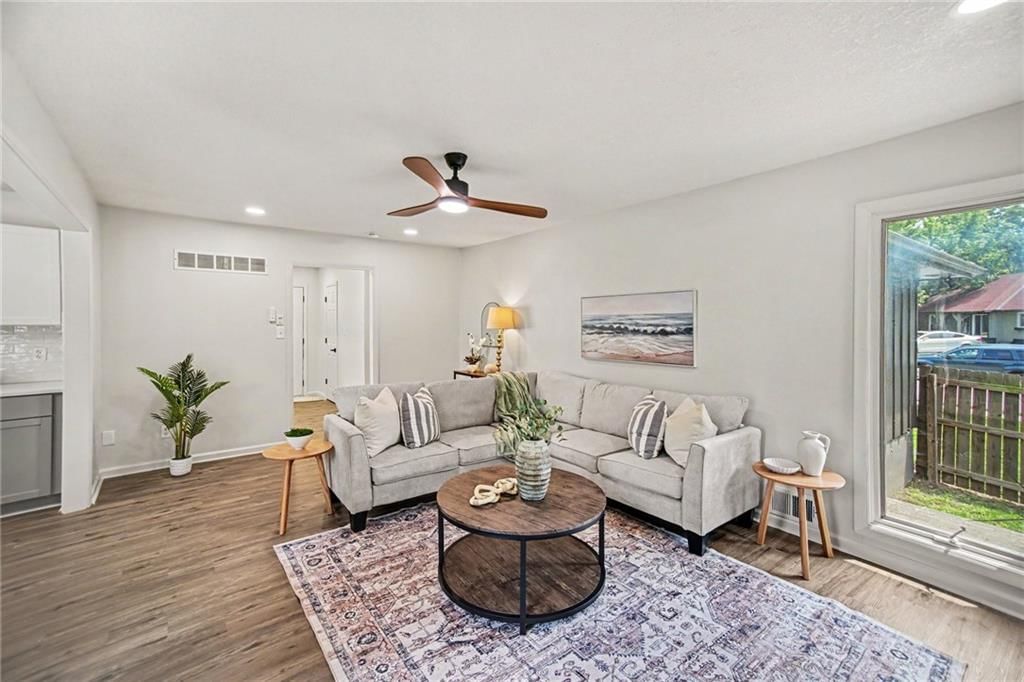 300 N Woodson Drive — photo 15