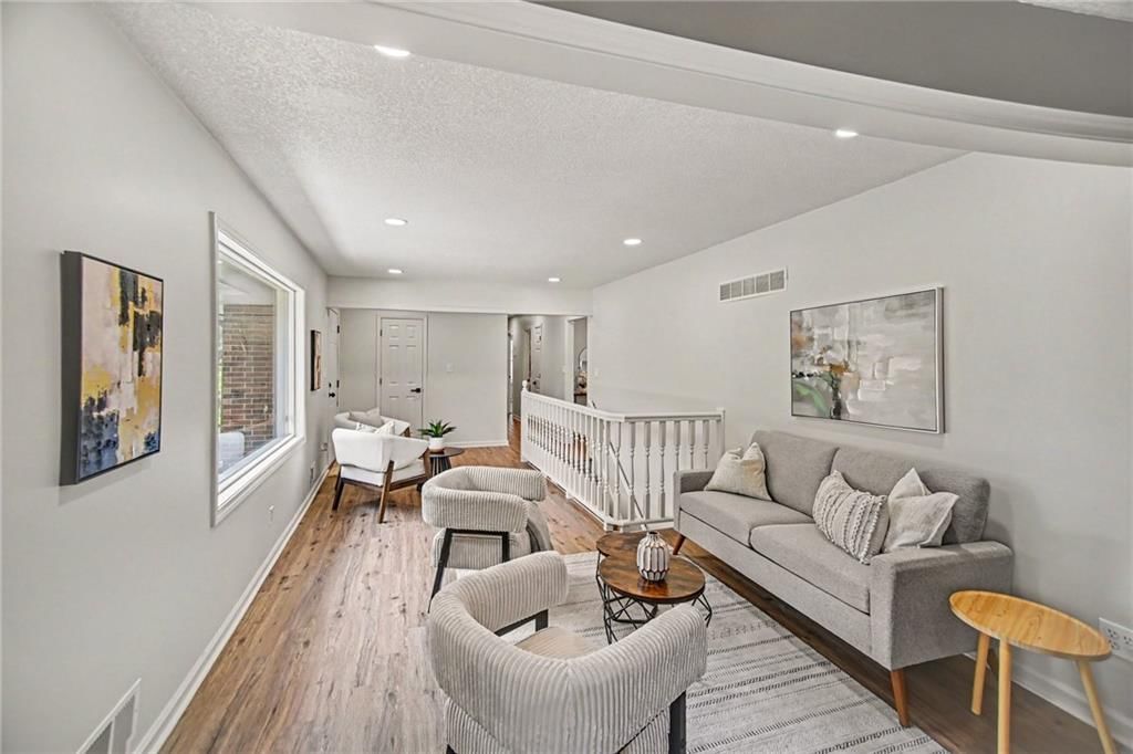 300 N Woodson Drive — photo 16