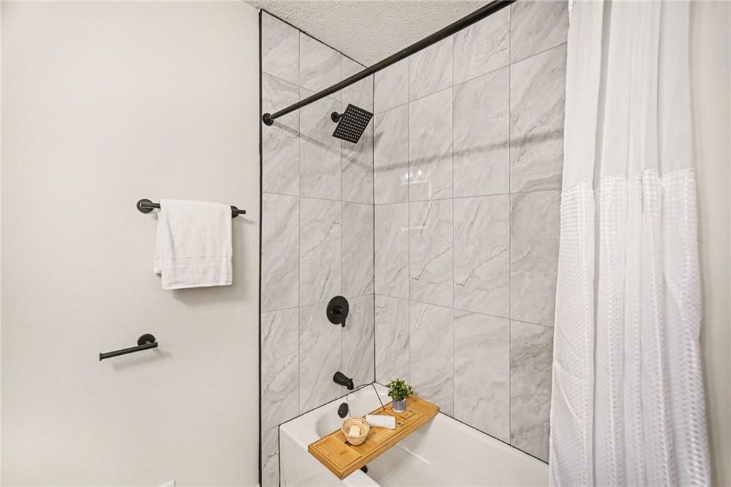 300 N Woodson Drive — photo 24