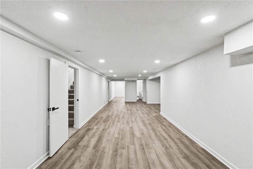 300 N Woodson Drive — photo 26