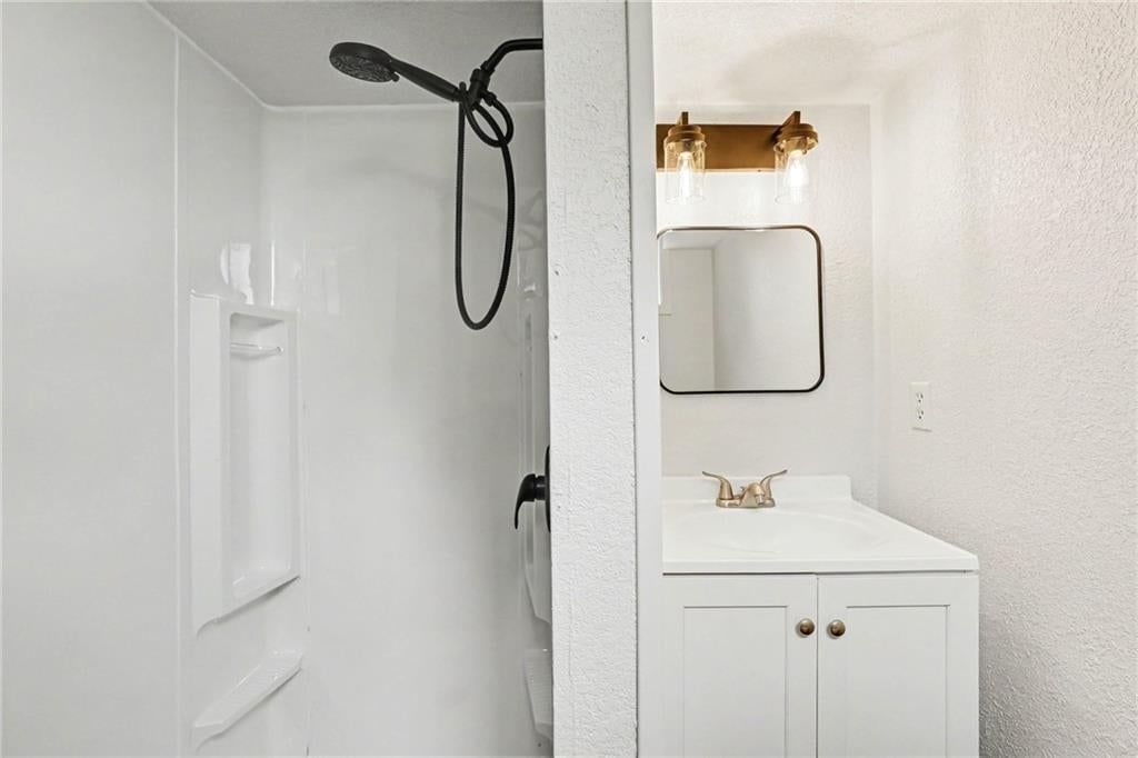 300 N Woodson Drive — photo 27