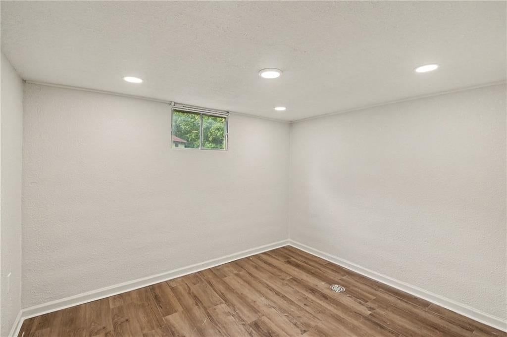 300 N Woodson Drive — photo 28