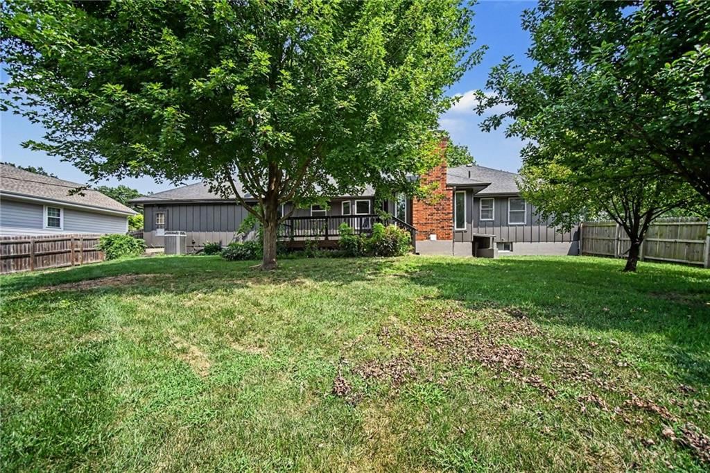 300 N Woodson Drive — photo 34