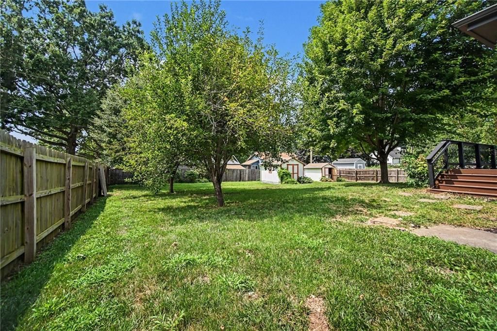 300 N Woodson Drive — photo 35