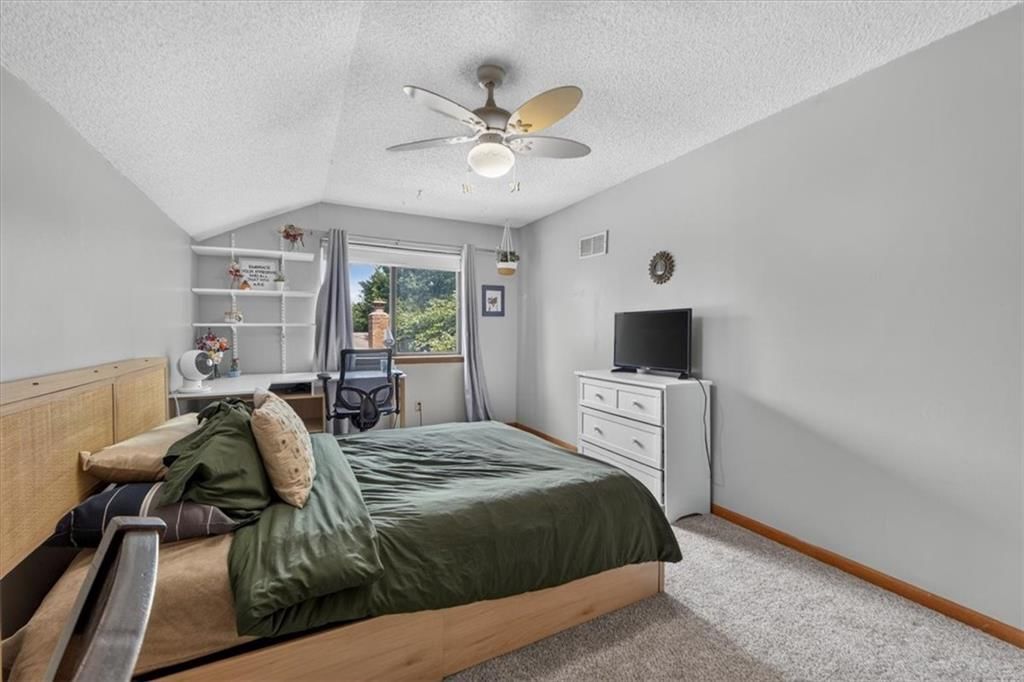 1027 NE Mulberry Street — photo 31
