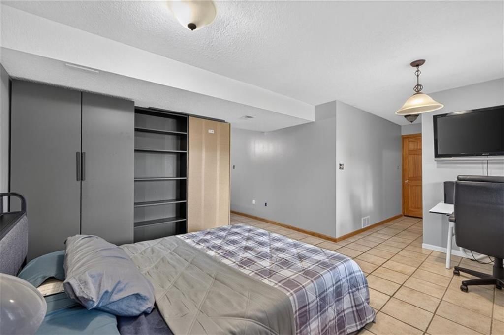 1027 NE Mulberry Street — photo 43