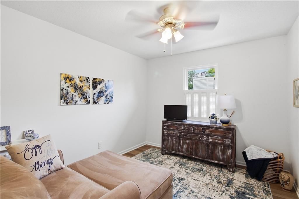 Photo 9 of 31 - 7426 Santa Fe Drive, Overland Park, KS 66204