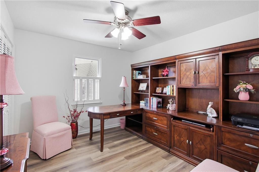 Photo 11 of 31 - 7426 Santa Fe Drive, Overland Park, KS 66204