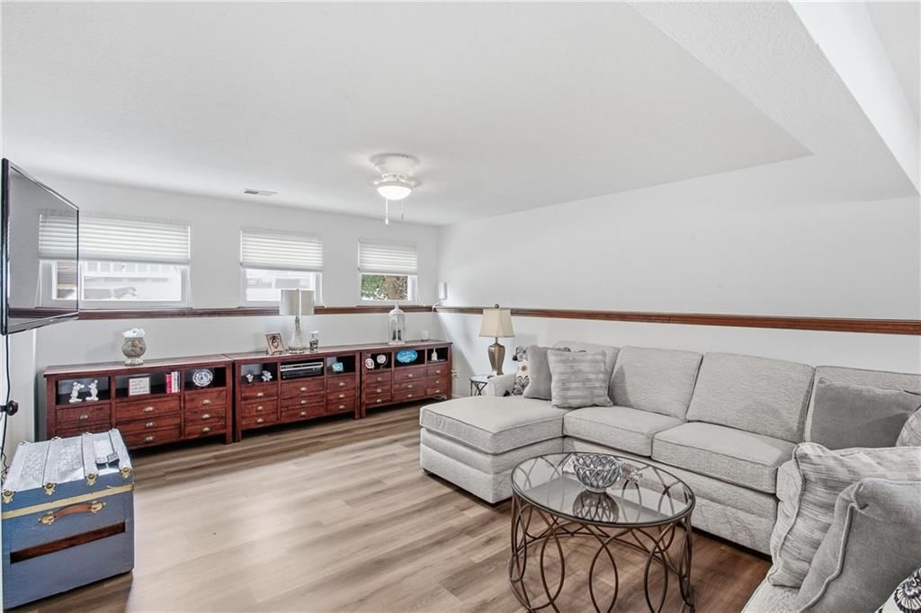 Photo 15 of 31 - 7426 Santa Fe Drive, Overland Park, KS 66204