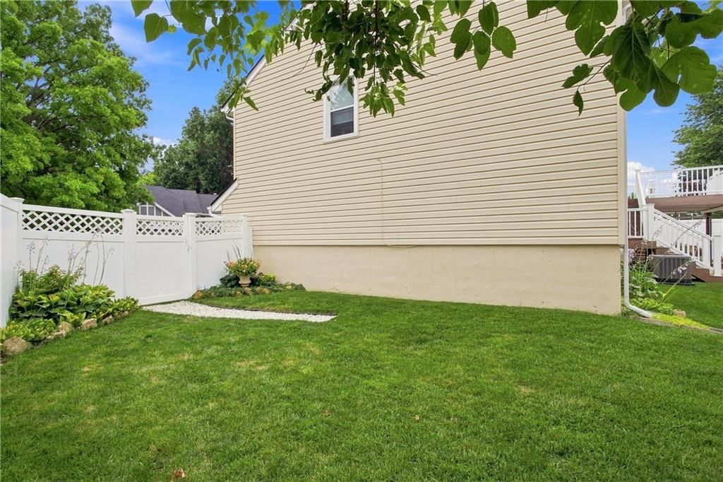 Photo 26 of 31 - 7426 Santa Fe Drive, Overland Park, KS 66204
