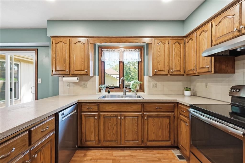 Photo 17 of 54 - 3600 SW 22nd Street, Blue Springs, MO 64015