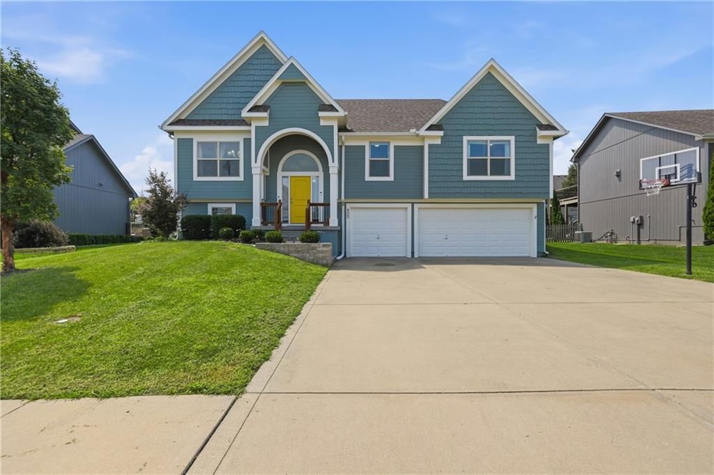 805 Bellflower Lane — photo 1