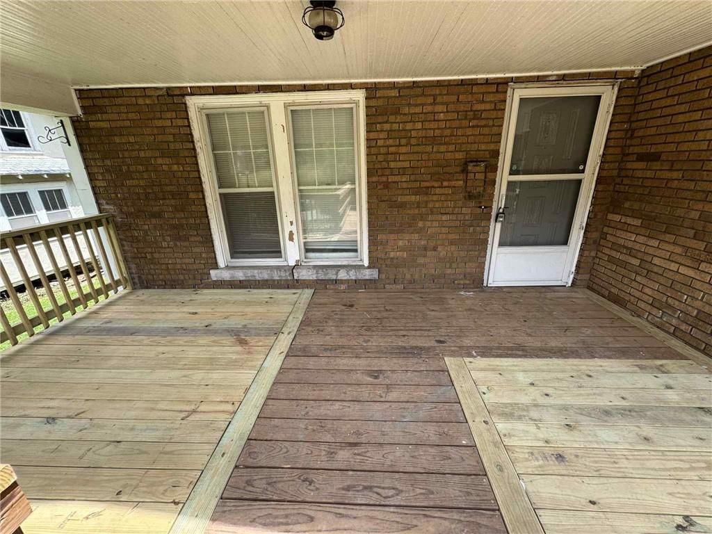 1836 Freeman Avenue — photo 2