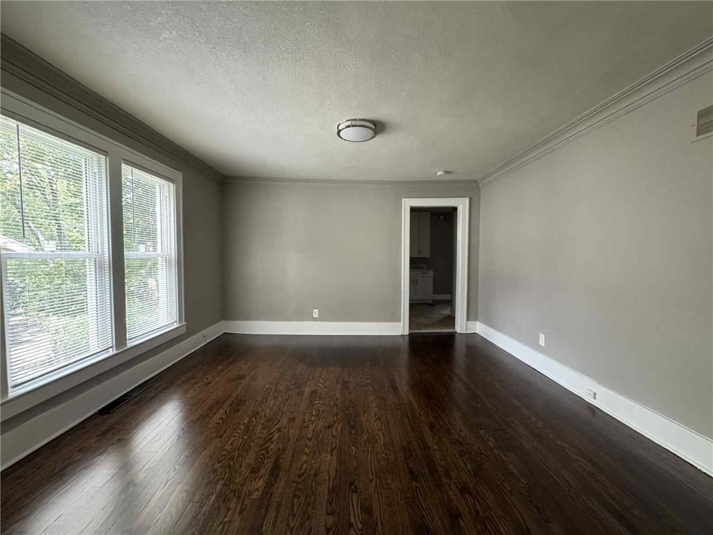 1836 Freeman Avenue — photo 4