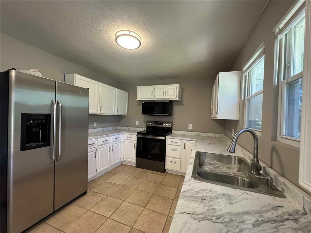 1836 Freeman Avenue — photo 5