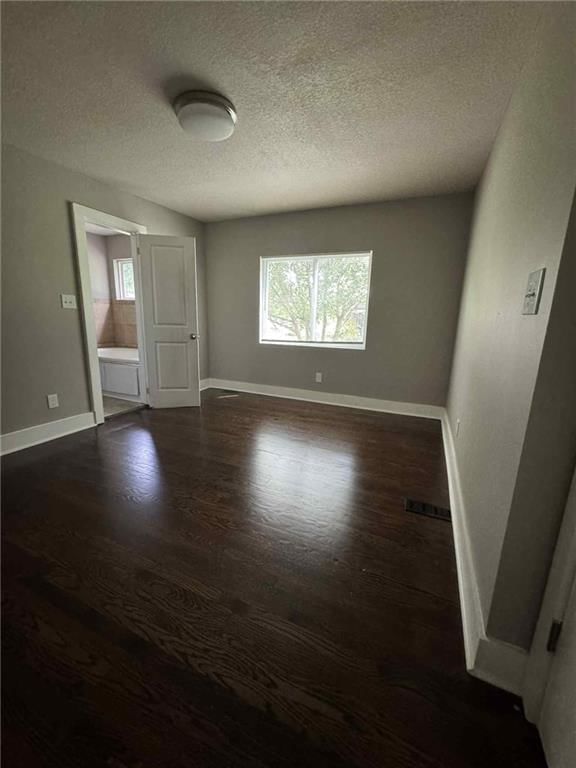 1836 Freeman Avenue — photo 9