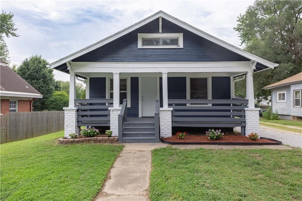 116 S Ash Avenue — photo 1