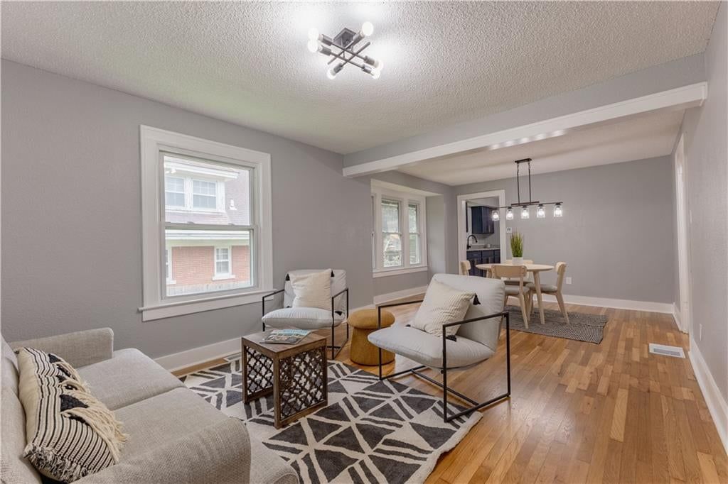 116 S Ash Avenue — photo 2