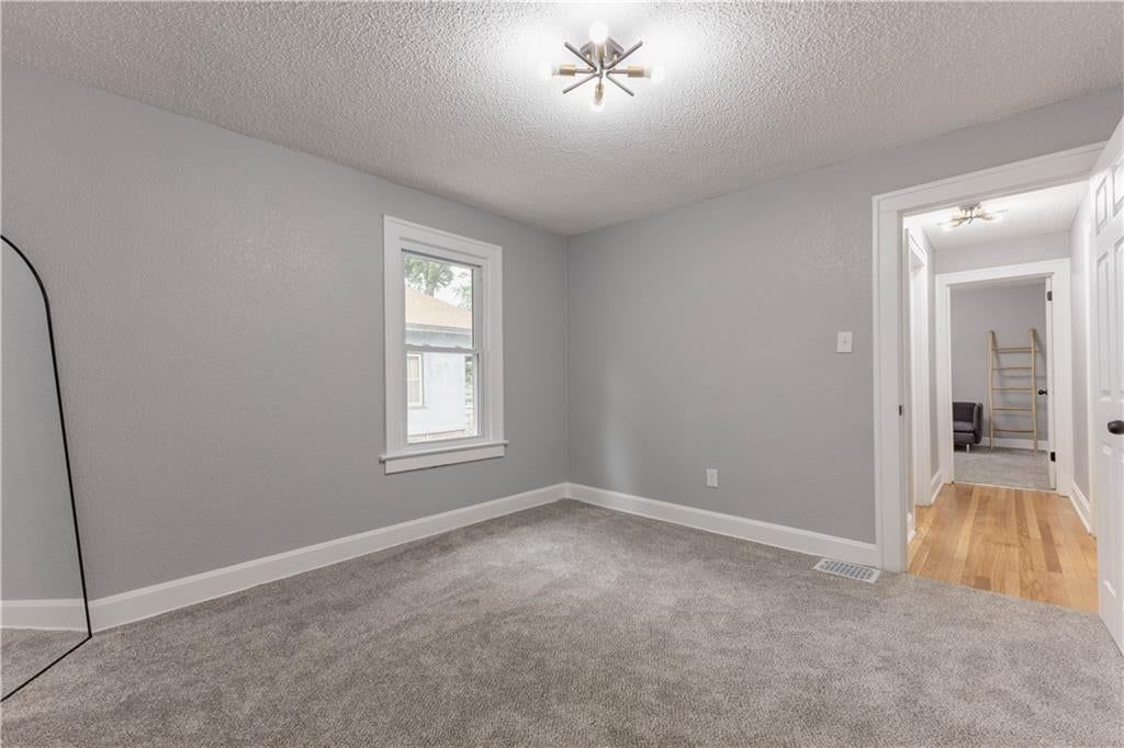 116 S Ash Avenue — photo 12