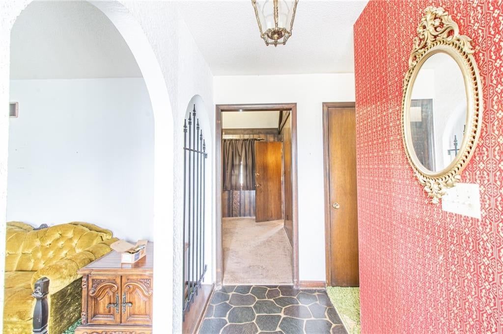 3026 S Kendall Drive — photo 2