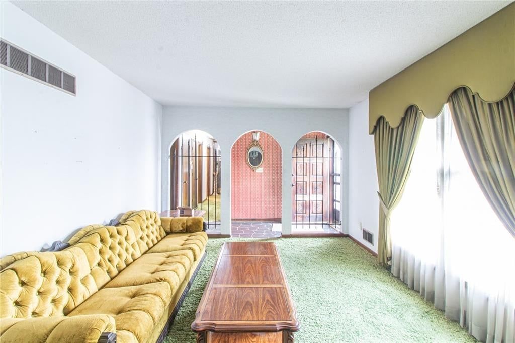 3026 S Kendall Drive — photo 3