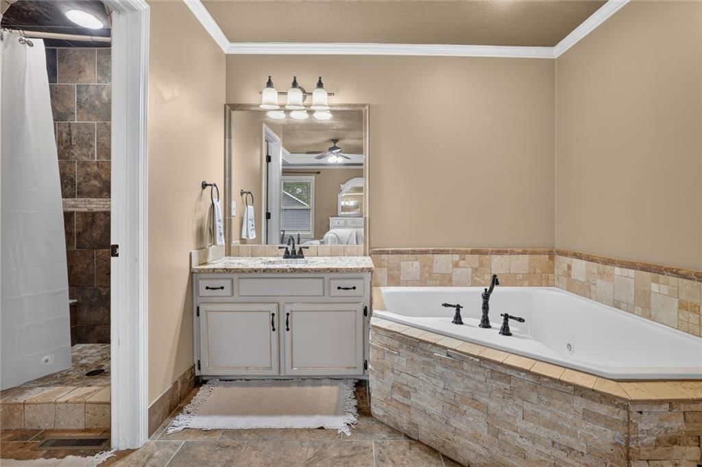 10307 NW 85th Court — photo 9