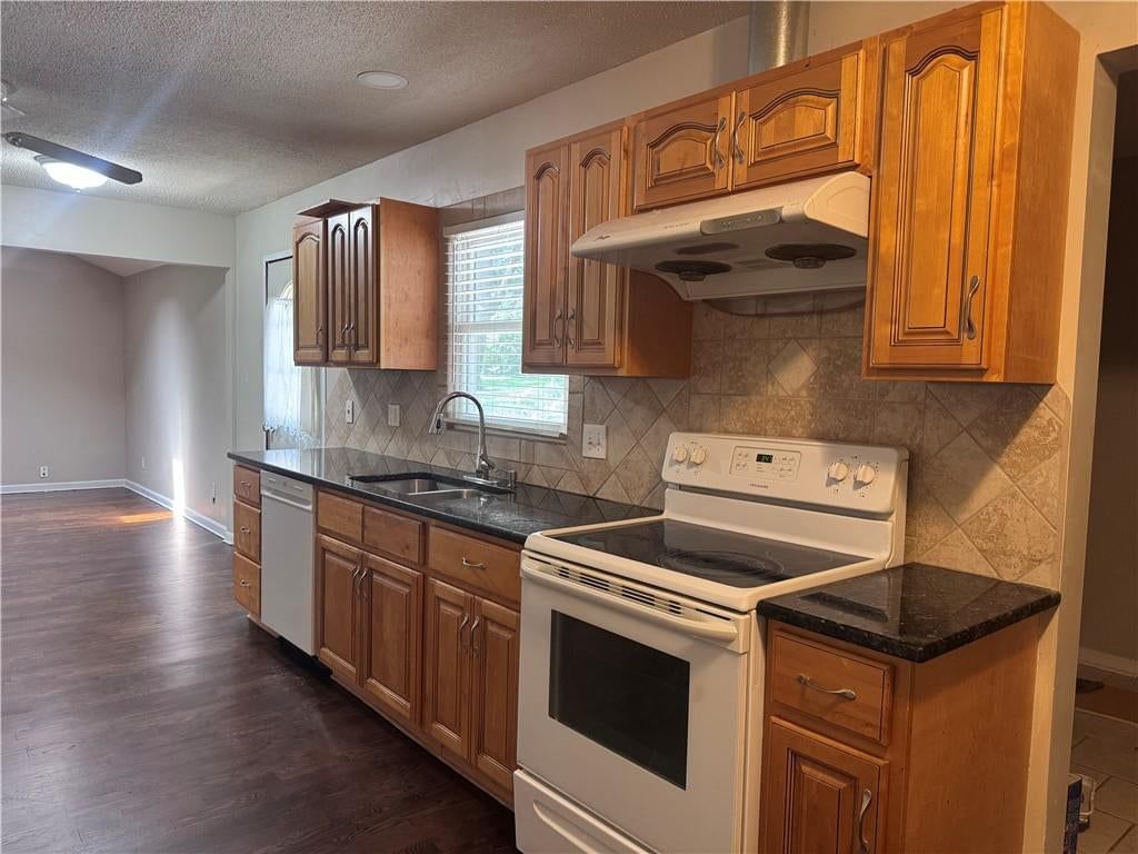 5722 W 70th Terrace — photo 13