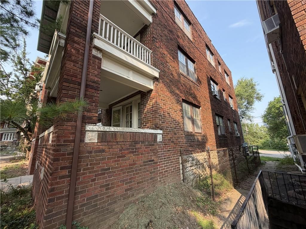 2734 Charlotte Street — photo 3