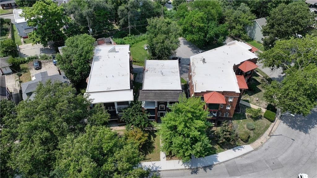 2734 Charlotte Street — photo 8