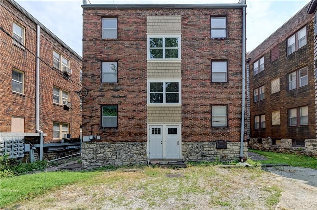 2734 Charlotte Street — photo 10