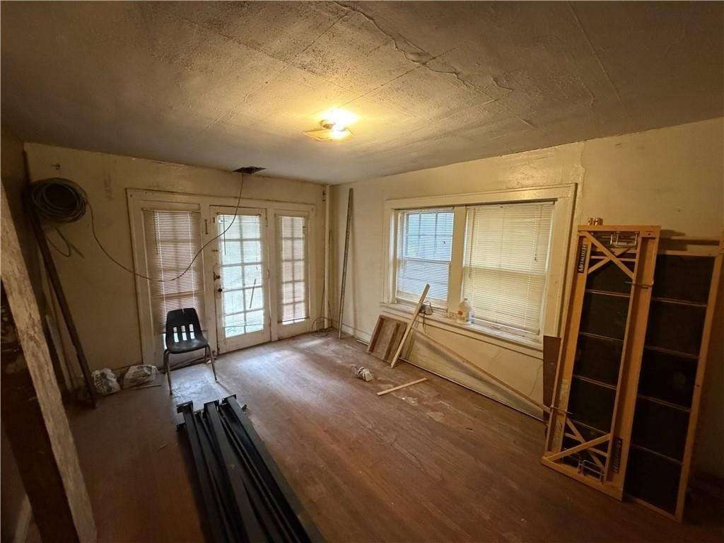 2734 Charlotte Street — photo 11