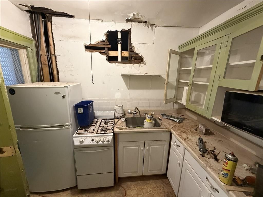 2734 Charlotte Street — photo 16