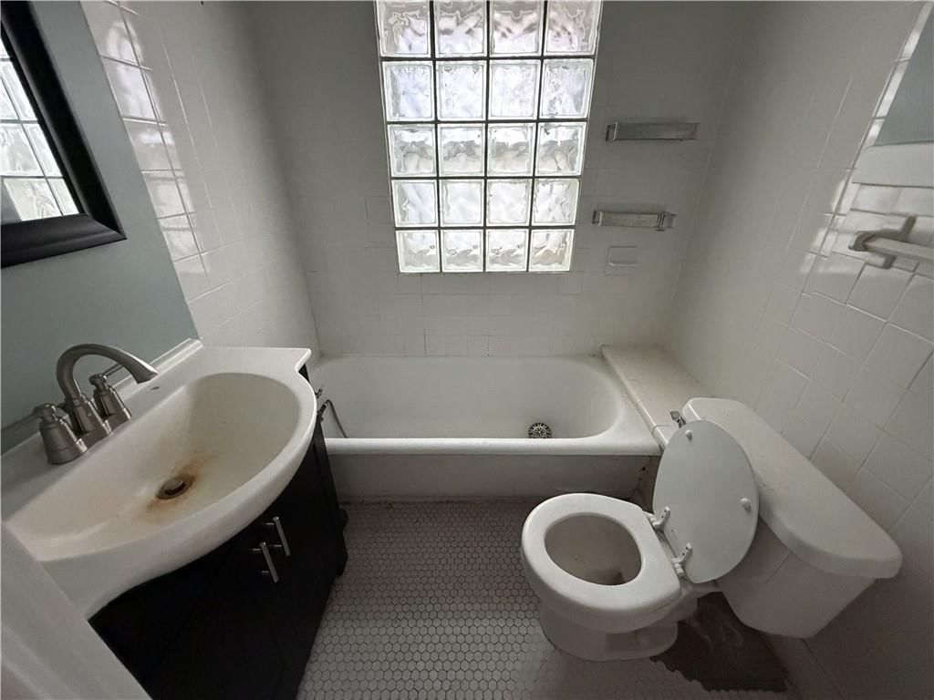 2734 Charlotte Street — photo 25
