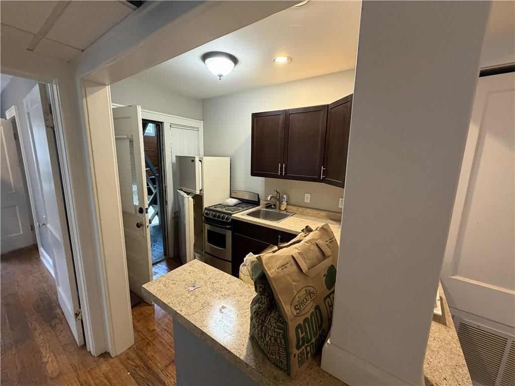 2734 Charlotte Street — photo 28