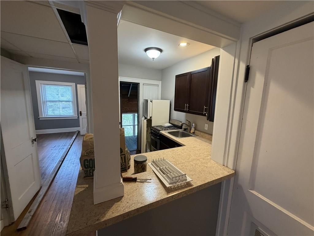 2734 Charlotte Street — photo 29