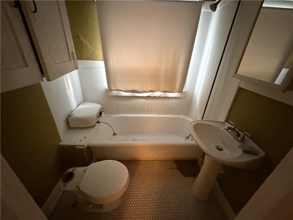 2734 Charlotte Street — photo 34