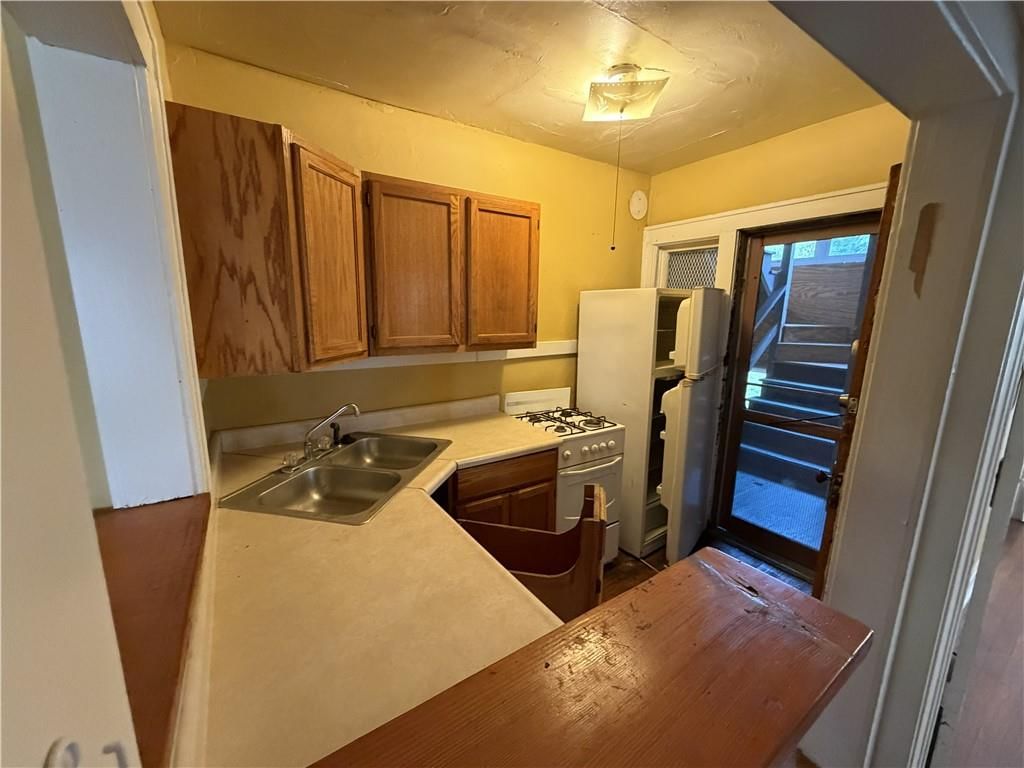 2734 Charlotte Street — photo 37