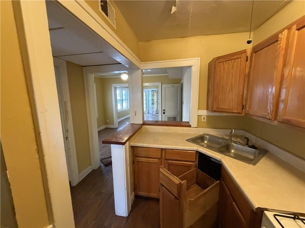 2734 Charlotte Street — photo 38