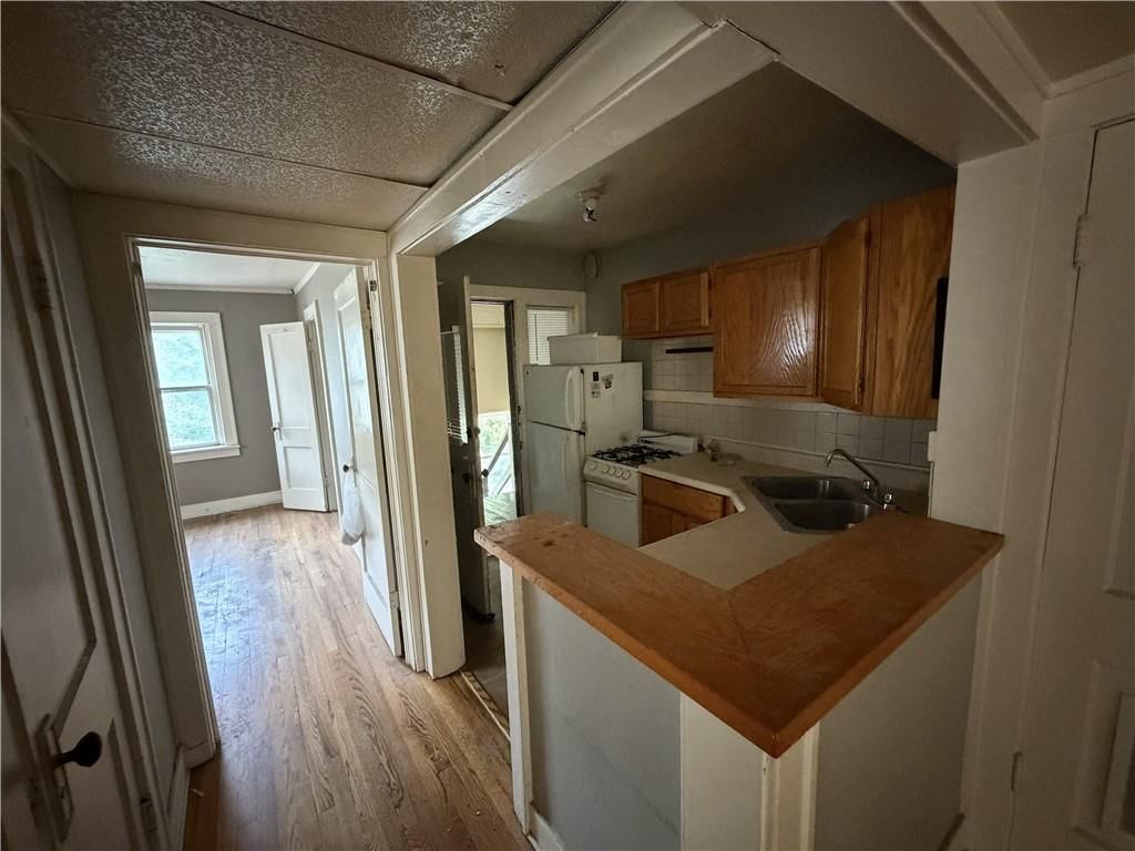 2734 Charlotte Street — photo 41