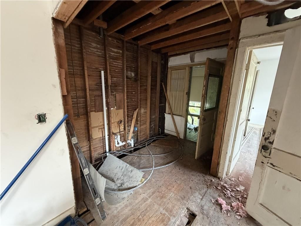 2734 Charlotte Street — photo 51
