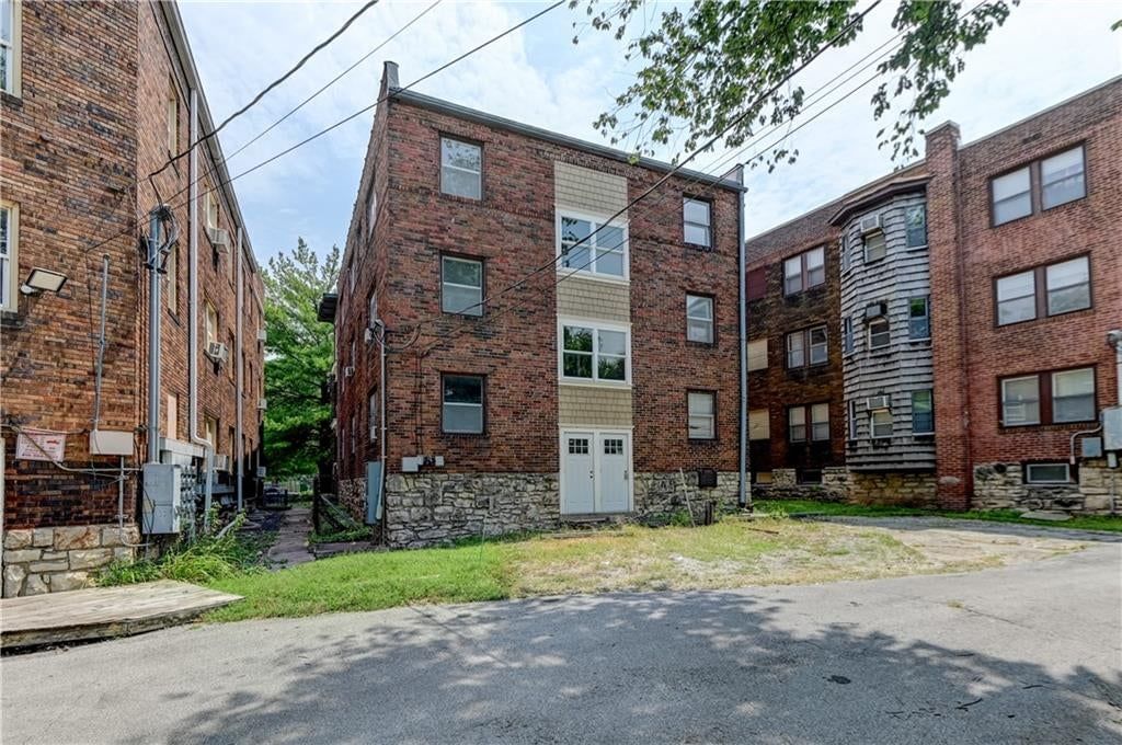 2734 Charlotte Street — photo 54