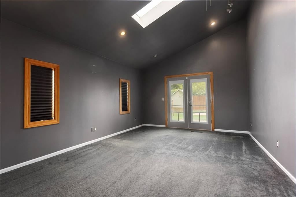 637 S Huttig Avenue — photo 14