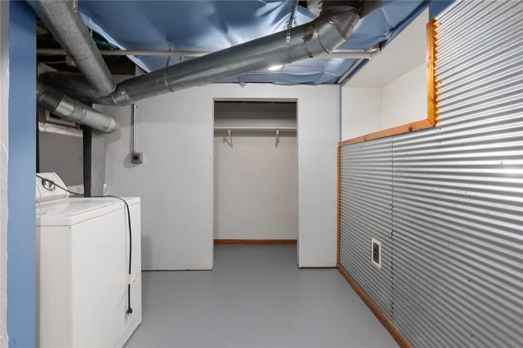 637 S Huttig Avenue — photo 17