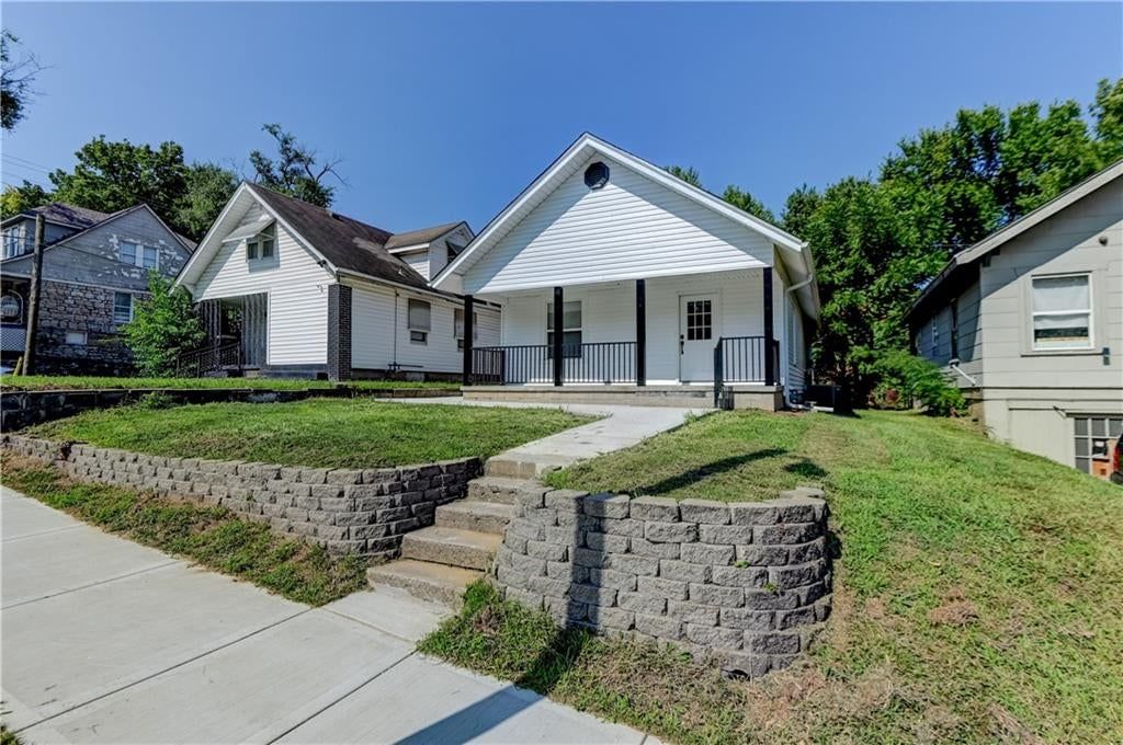 1540 Poplar Avenue — photo 2