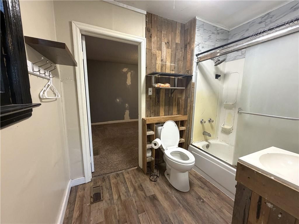 242 Gale Street — photo 9