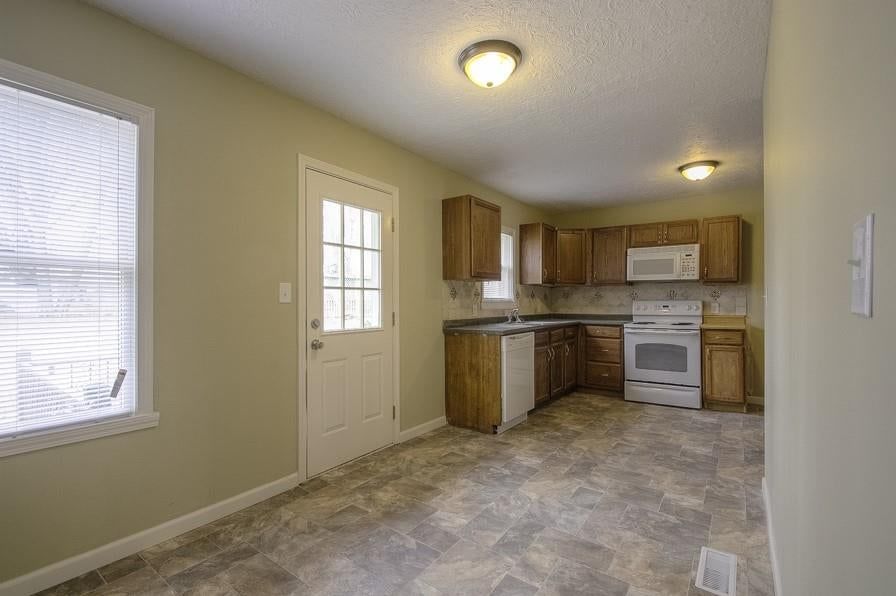 1340 S Main Street — photo 6