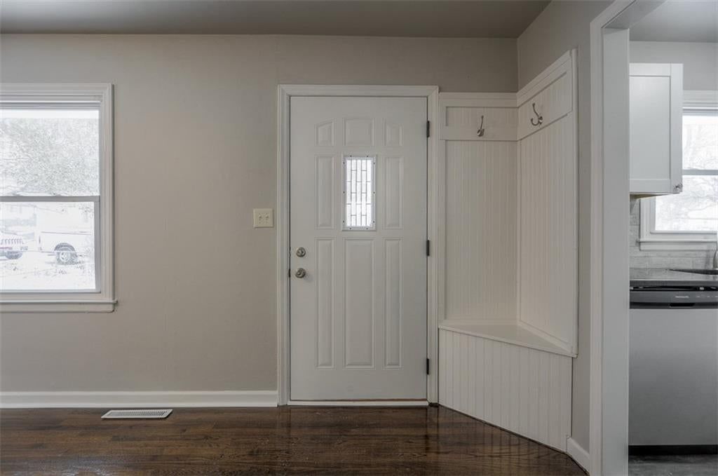 1709 N Dodgion Avenue — photo 2