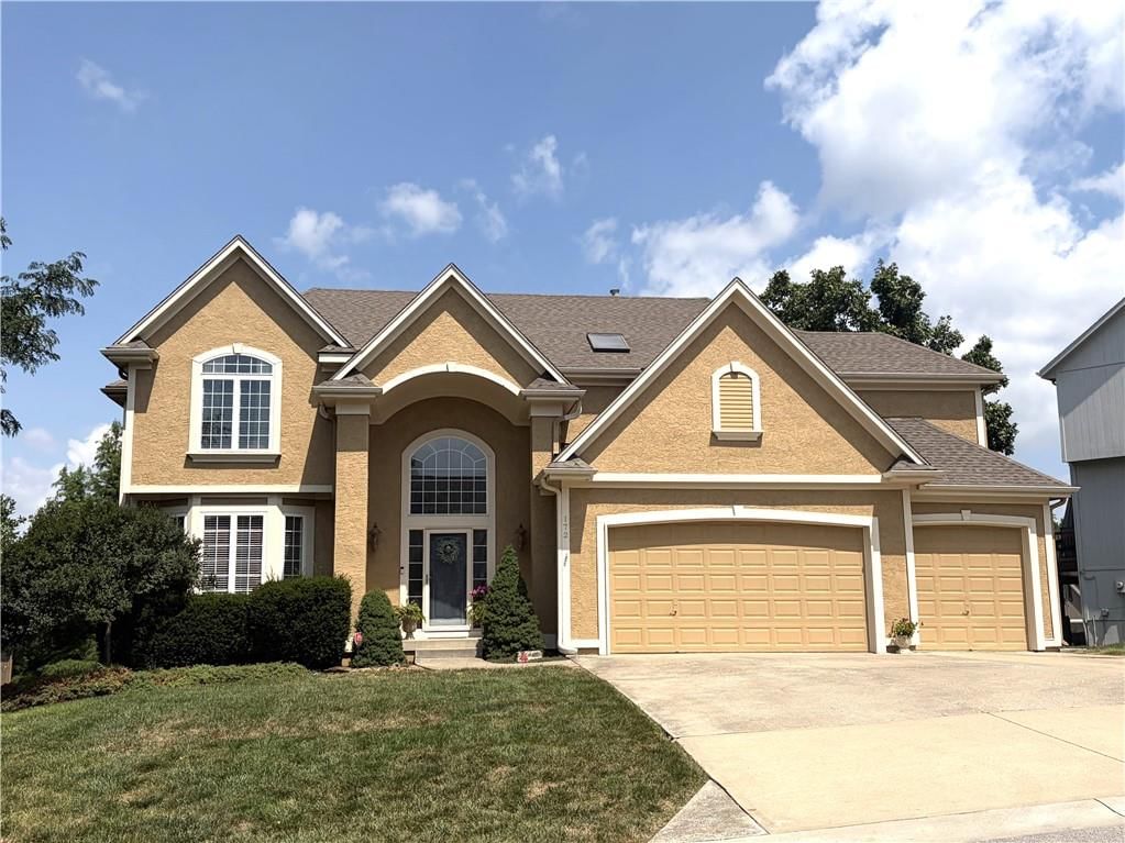 172 NE Hidden Ridge Lane — photo 1