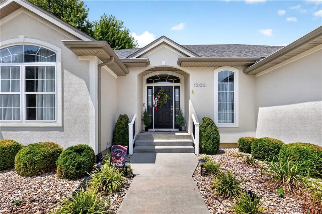 1203 Cedar Crest Drive — photo 4