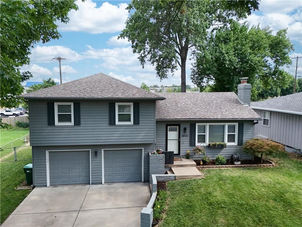 9104 W 69th Street — photo 2